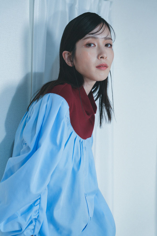 【Nora Lily】「elle」Kitting Blocking Hi-Neck Blouse-RED x SAX-224580112-65F