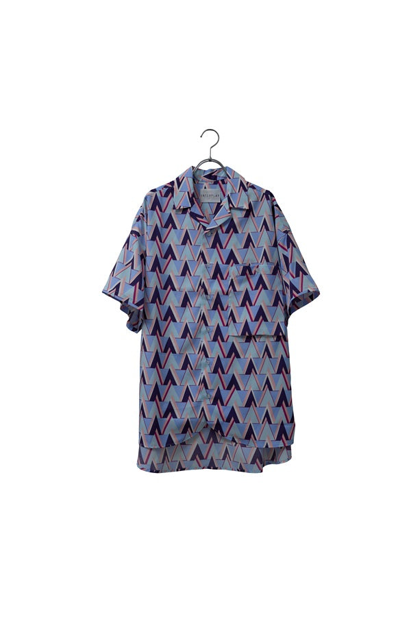 【INTERPLAY】 Open Collar S/S Over Size Shirt【3:Pattern】-SAX Geometric-＜UNISEX＞ 624380003-67F