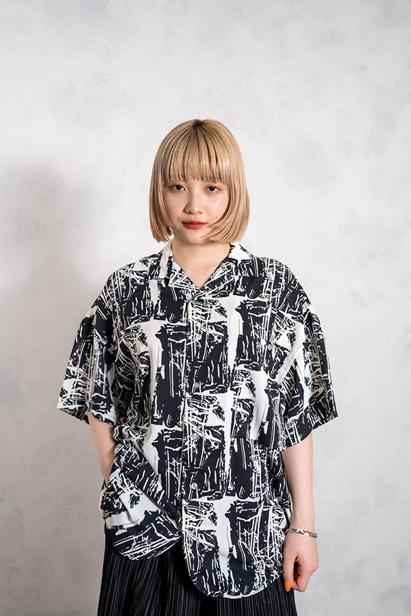 【INTERPLAY】 Open Collar S/S Over Size Shirt【2】-Abstract MONO-＜UNISEX＞ 623380025-17